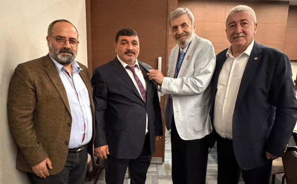 Gaziantep basınının tanınan ismi Levent Özkurt’a cemiyet rozeti