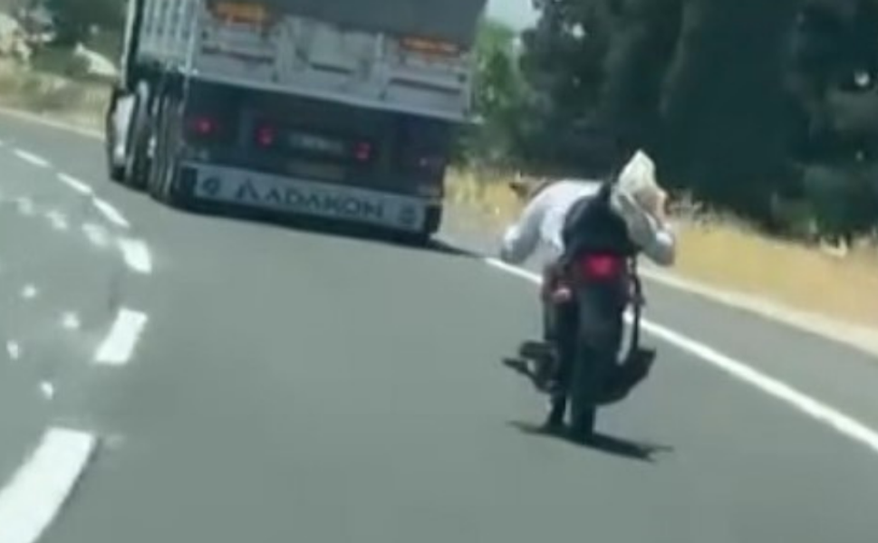 Gaziantep'te yoğun trafikte tehlikeli motosiklet yolculuğu