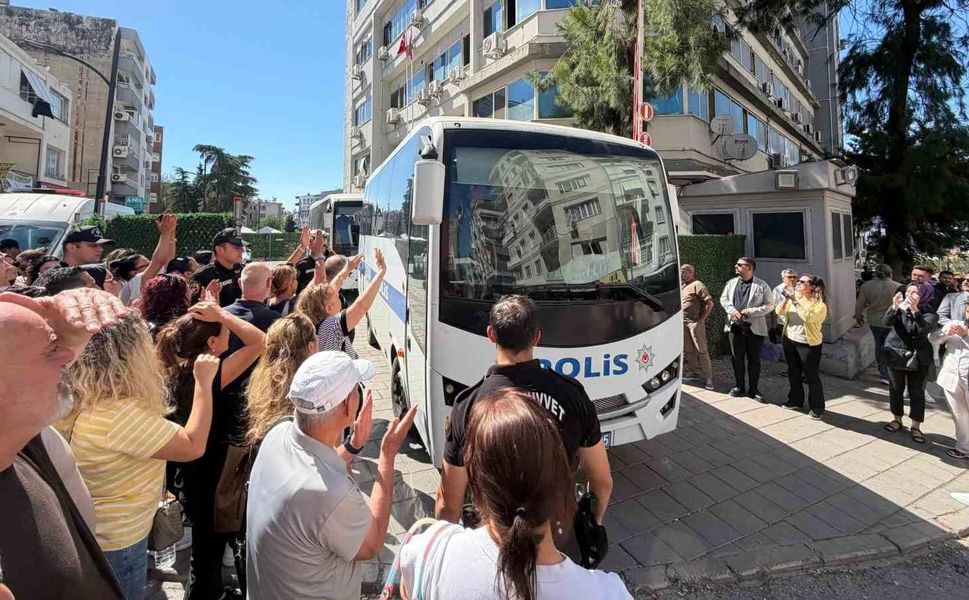 Buca Belediyesi'ne yolsuzluk operasyonu! Şüpheliler hastaneye sevk edildi...