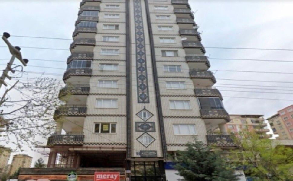 Gaziantep'te 49 kişiye mezar olan Emre Apartmanı davasında belediye çalışanları hakim karşısında