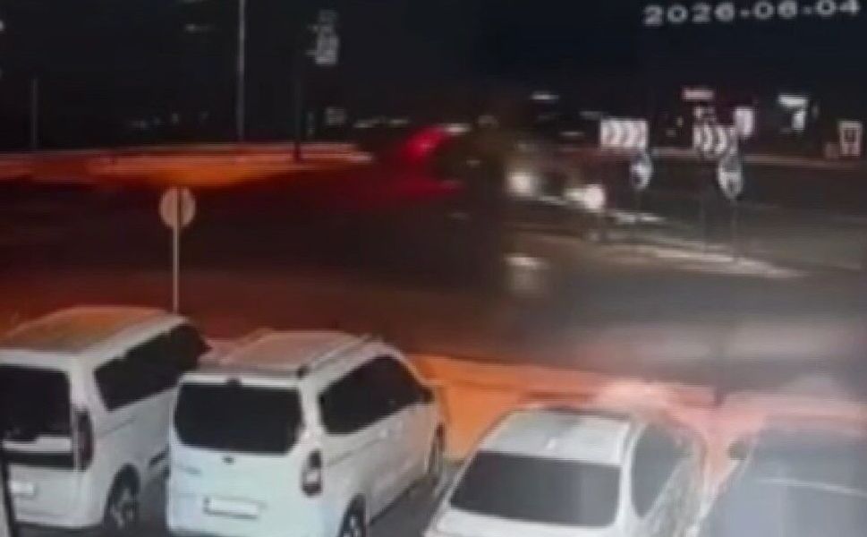 Gaziantep'te arpa yüklü tırın devrilme anı kamerada