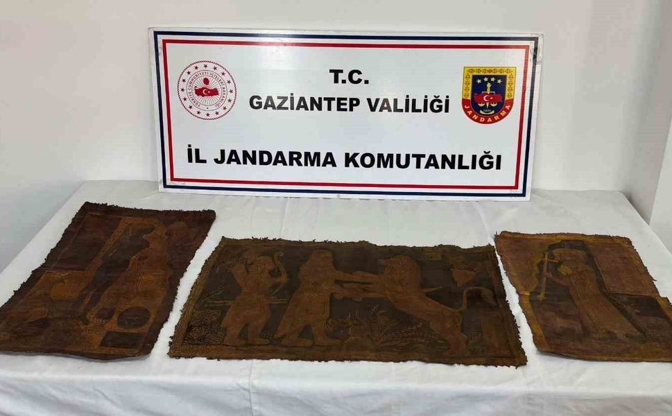 Gaziantep'te İbranice altın yazmalı 3 adet tarihi eser tablo ele geçirildi: 3 gözaltı