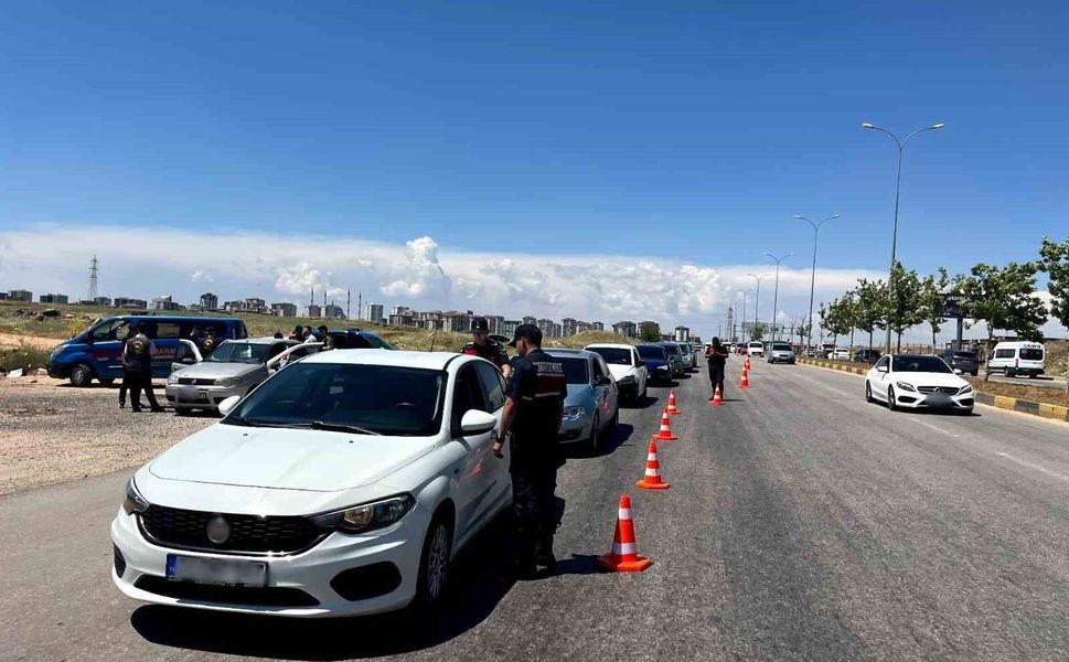 Gaziantep'te jandarmadan huzur-güven uygulaması: 176 aranan şahıs yakalandı