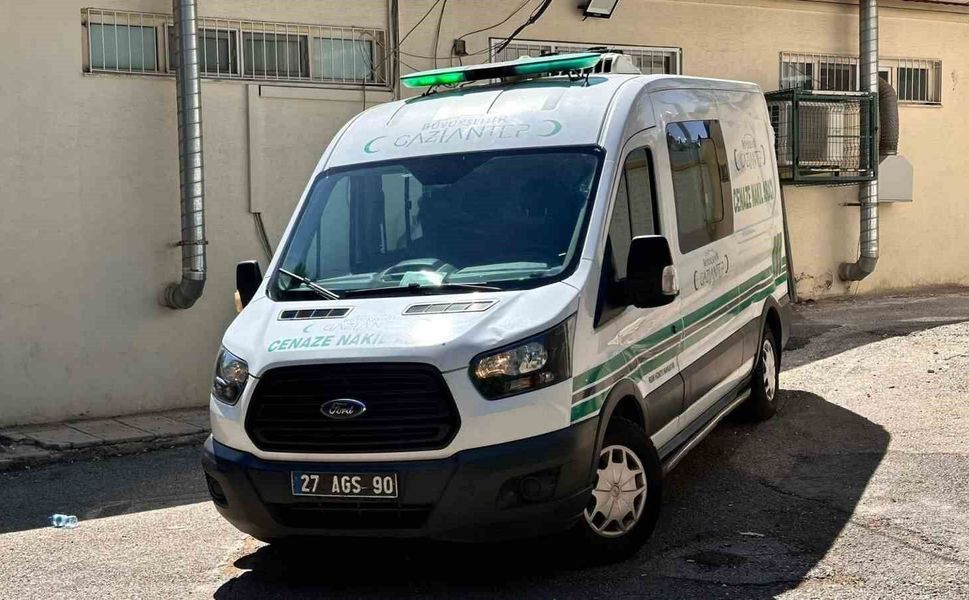 Gaziantep'te motosiklet bariyerlere çarptı: Genç sürücü hayatını kaybetti