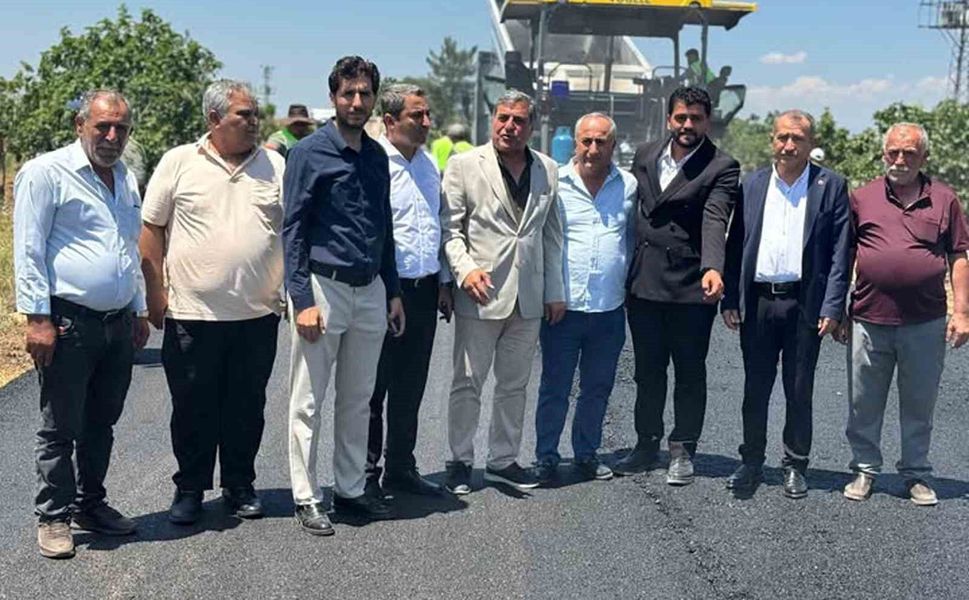 Gaziantep'te tahrip olan yollar asfaltlandı, vatandaşlar adak kurbanı kesti