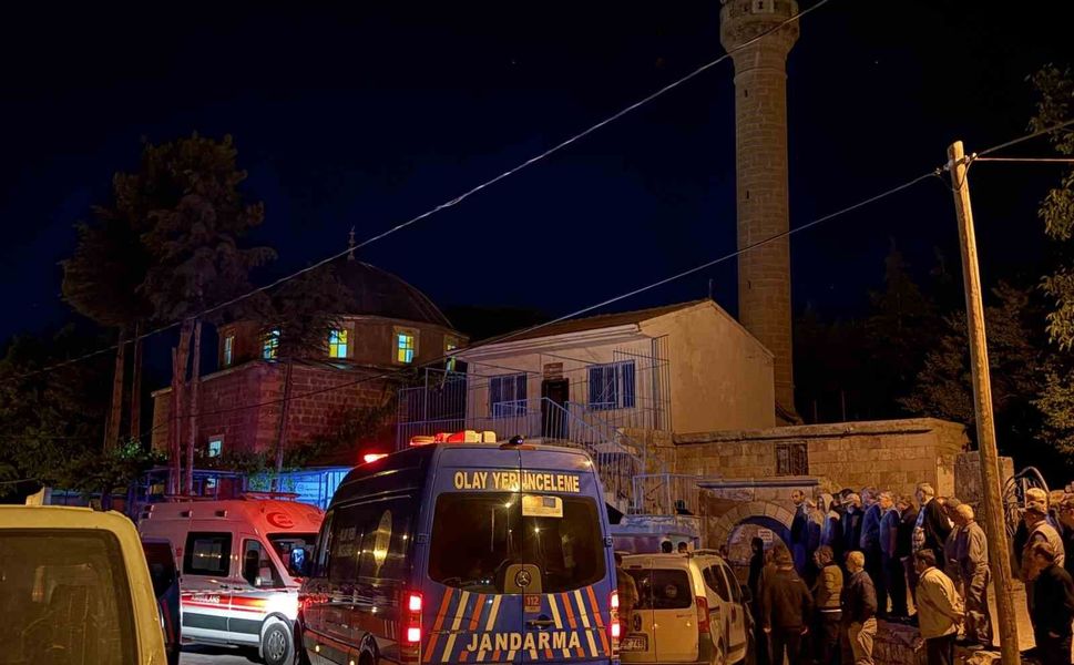 Cami cemaatine bıçaklı saldırı: 2 ölü