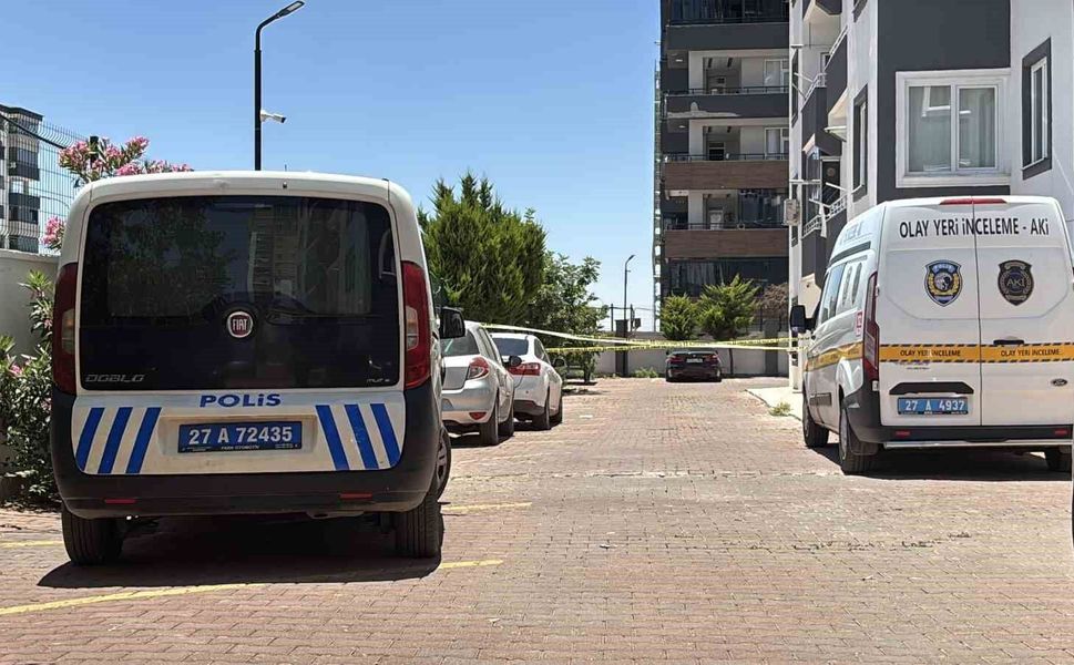 Gaziantep'te korkunç olay! Kucağına aldığı çocuğuyla 8'inci kattan atladı: Anne öldü, çocuk ağır yaralandı