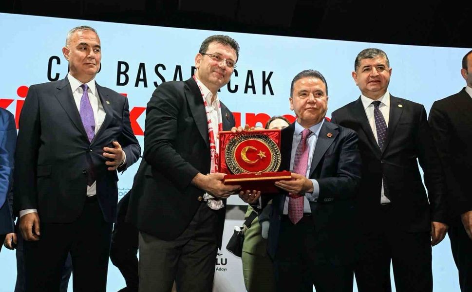 Muhittin Böcek: 'Ekrem İmamoğlu benden 15 milyon Euro istedi, 5 milyonu havala sistemiyle gönderdim'