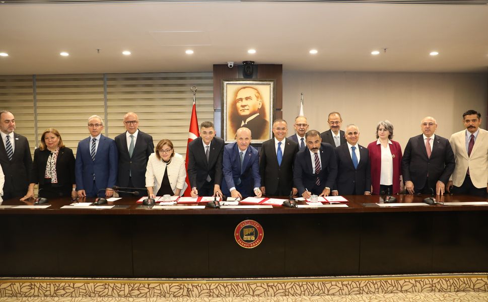 YÖK Başkanı Prof. Dr. Erol Özvar’ın katılımıyla, “İşletmede Mesleki Eğitim (İME) Protokolü” GSO’da imzalandı
