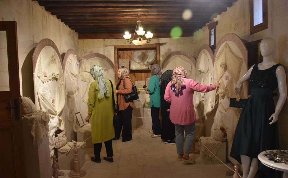 Şahinbeyli kadınların sergisi büyük ilgi görüyor