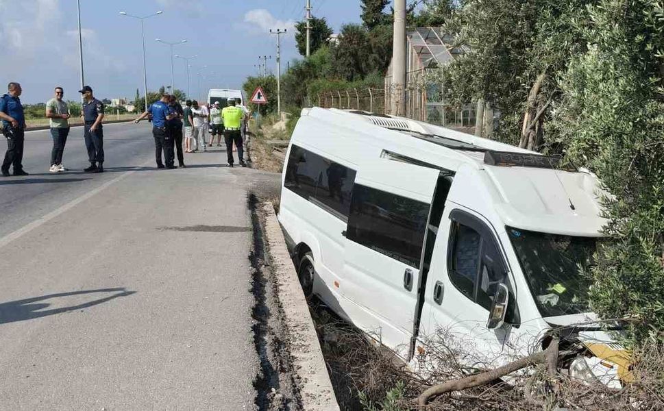 Yolcu minibüsünde dehşet anları kamerada: Kaçırdığı minibüsle kaza yapıp öldü