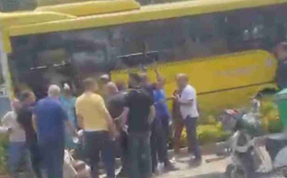Şehitkamil'de korkutan kaza: Halk otobüsü refüje çıktı