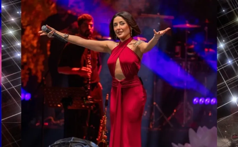 Melek Mosso'dan konserde dikkat çeken dans şovu
