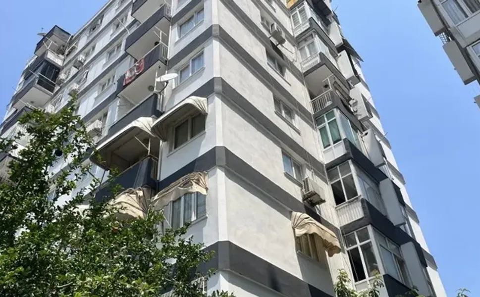 Adana'da dehşet: Tartıştığı eşinin başına çekiçle vurup boğazından bıçakladı