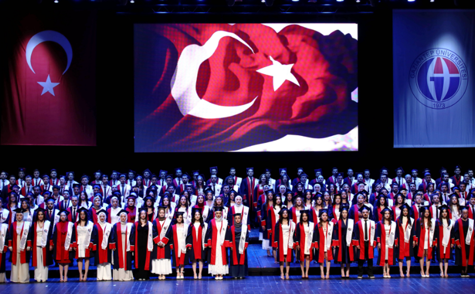 GAÜN Tıp Fakültesi’nden 200 genç doktor mezun oldu