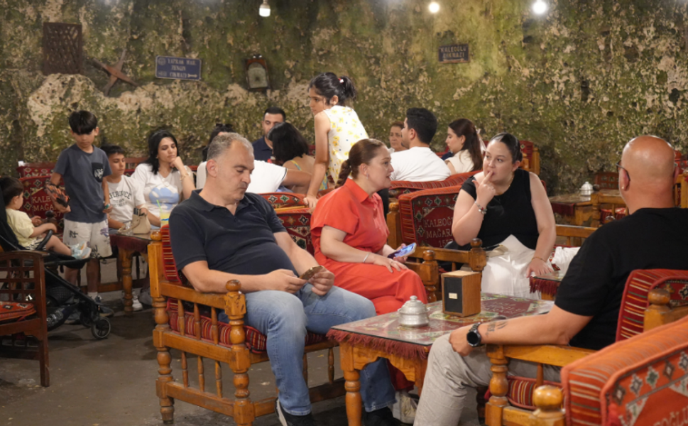 Gaziantep'te tarihi mağarada serinleten lezzet: Soğuk menengiç kahvesi