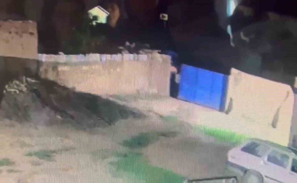 AK Partili meclis üyesinin evine düzenlenen silahlı saldırı kamerada