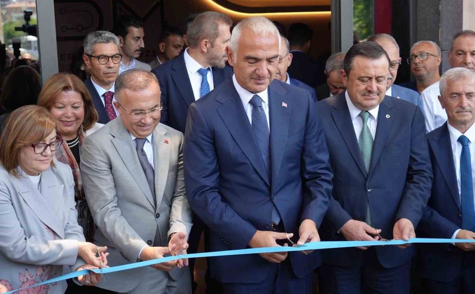 Bakan Ersoy, Gaziantep Dijital Sanat Müzesi'nin açılışını yaptı