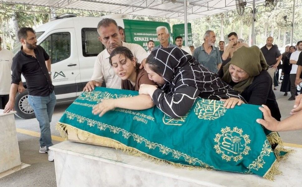 Balkonda akıma kapılarak ölen 1,5 yaşındaki Yamaç Ali son yolculuğuna uğurlandı