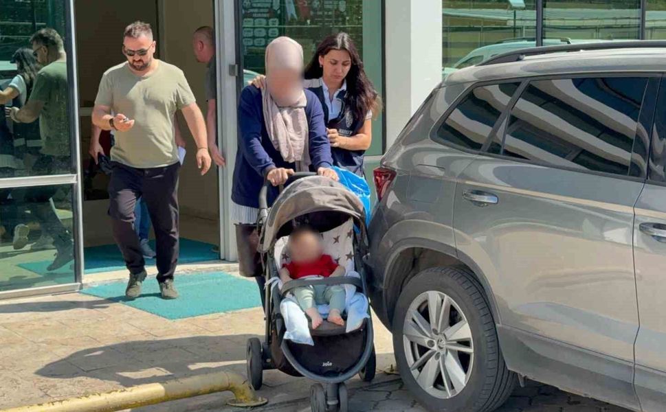 Bebek arabasında 1 kilo metamfetaminle yakalanan karı-koca tutuklandı