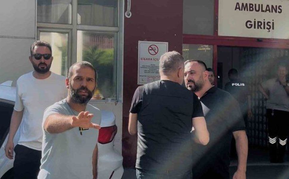 Ahbap Derneği'ne yönelik soruşturma kapsamında Bursa'da gözaltına alınan sanatçı Haluk Levent, sorgulanmak üzere İstanbul'a getirildi.