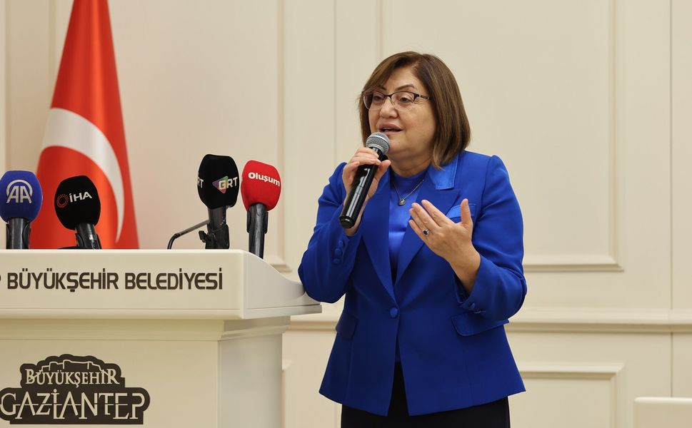 Fatma Şahin: Bir yol için 120 evi yıkmak zorunda kalıyoruz