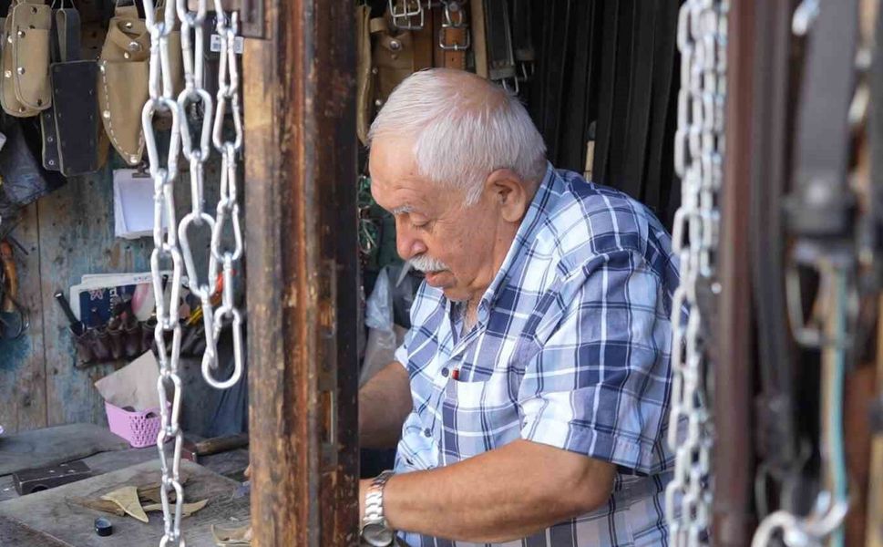 Gaziantep'te 2 metrekarelik dükkanında üretiyor, 81 ile gönderiyor