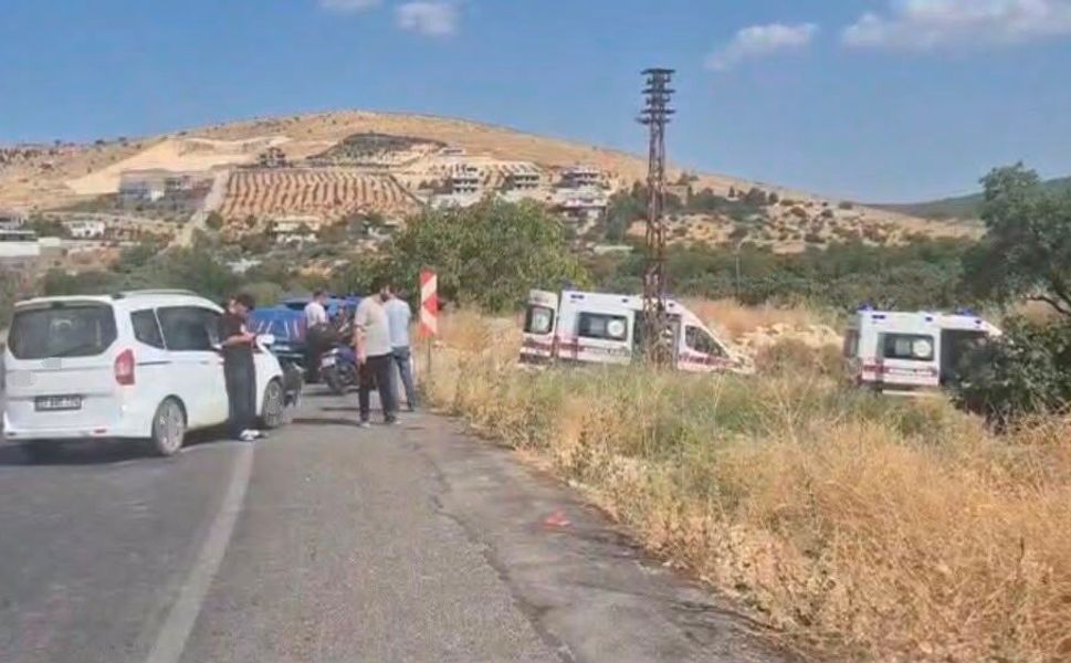 Gaziantep'te hafif ticari araç ile otomobil çarpıştı: 3 yaralı
