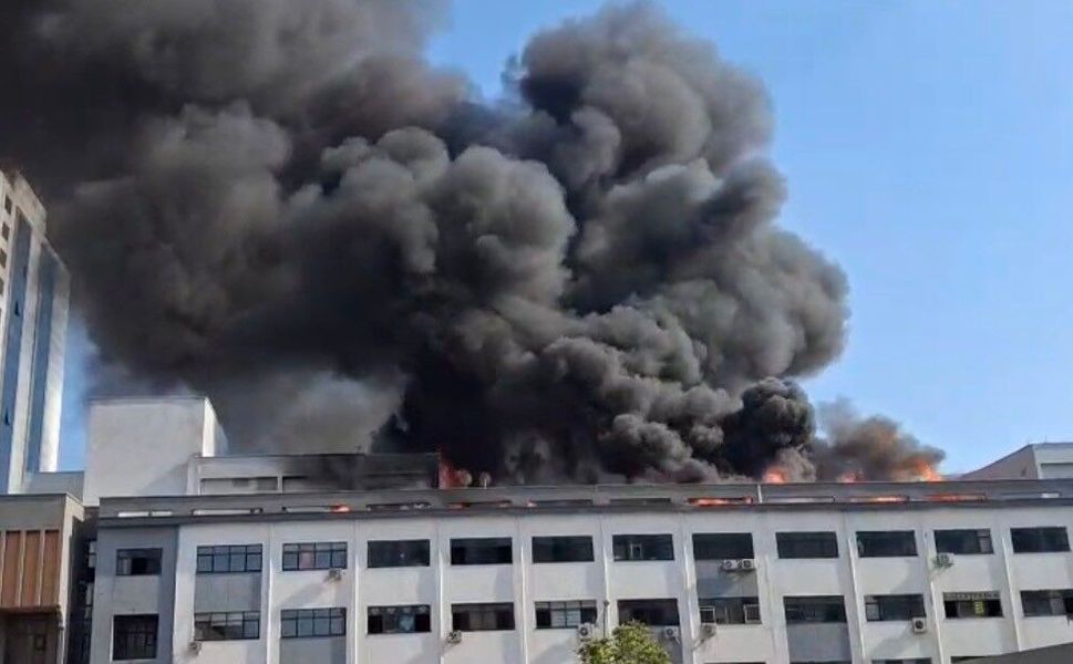 Gaziantep'te iş merkezi yangını kontrol altına alındı