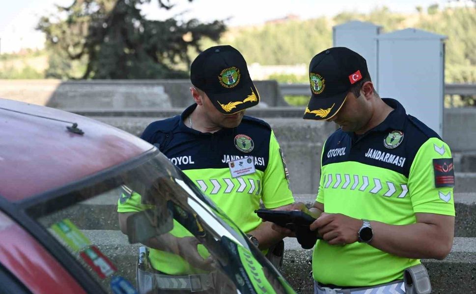Gaziantep'te jandarmadan huzur-güven uygulaması: 87 aranan şahıs yakalandı