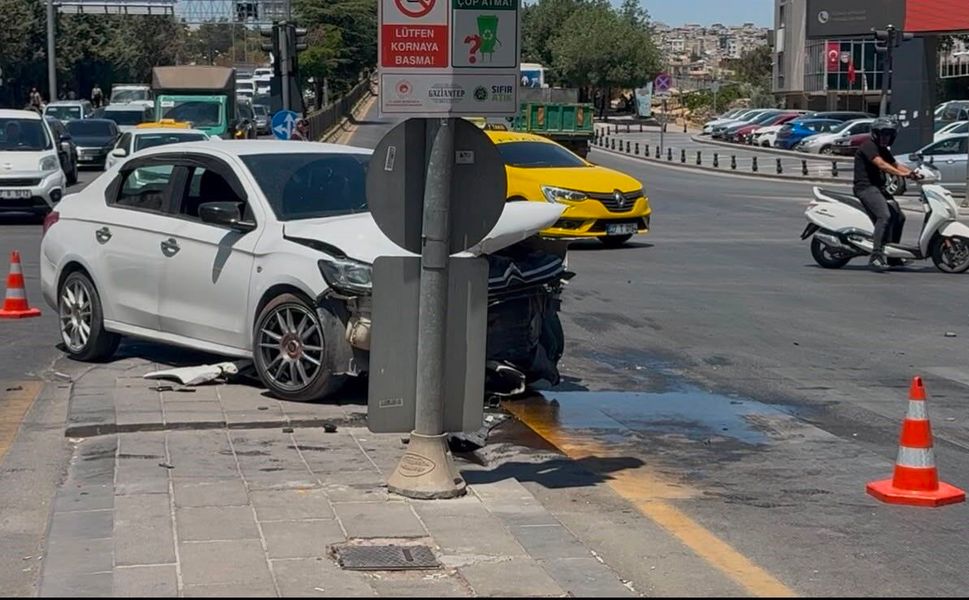Gaziantep'te zincirleme kaza: 3 araç hasar gördü