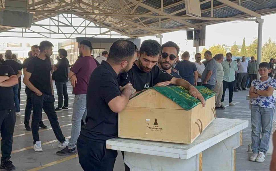 Havuzda hayatını kaybeden minik Kadir, Gaziantep'te son yolculuğuna uğurlandı