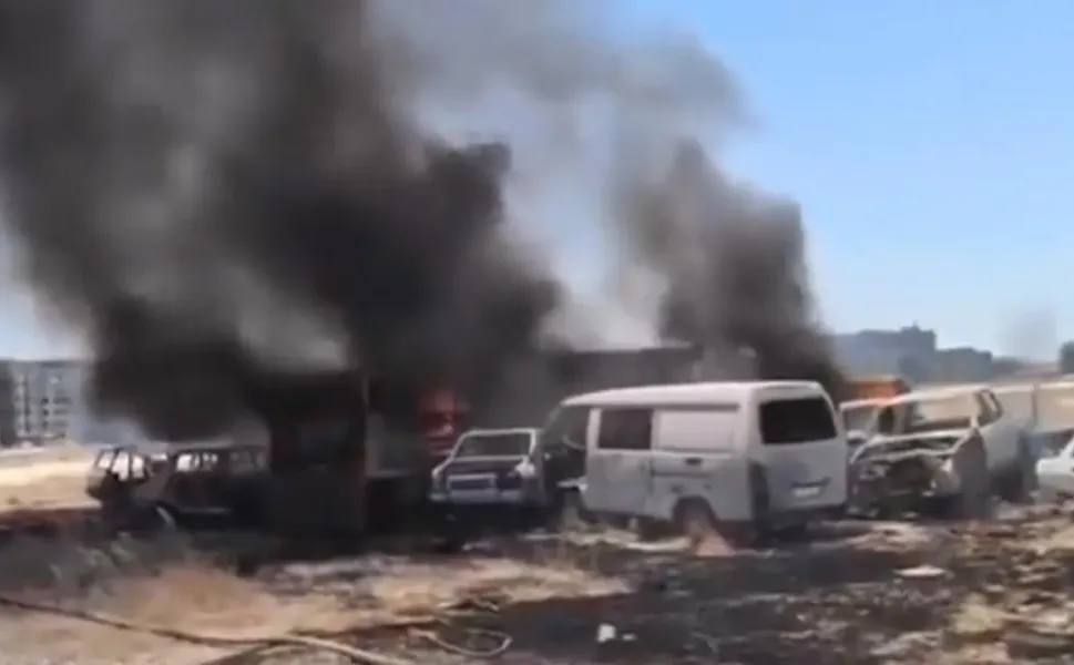Otoparkta korkutan yangın! 10 araç küle döndü...