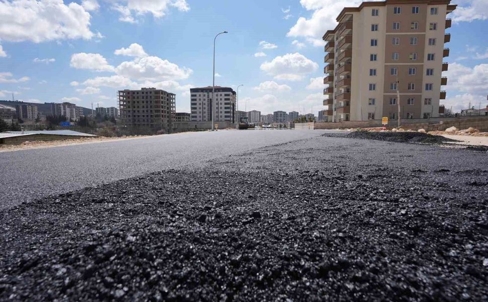 Şehitkamil'de 6 ayda 165 bin ton asfalt serildi