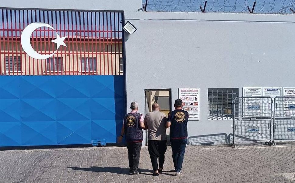 Gaziantep'te 10 yıl kesinleşmiş hapis cezasıyla aranan şahıs JASAT'tan kaçamadı