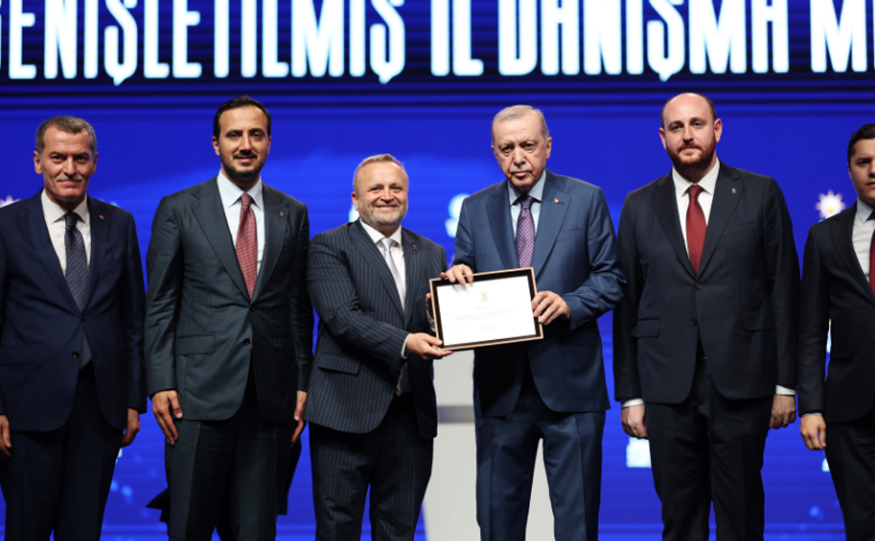 İstanbul'da 3 ilçe Belediye Başkanı AK Parti'ye katıldı