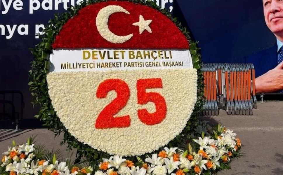 MHP Lideri Bahçeli'den AK Parti'nin 25. yılına özel çelenk