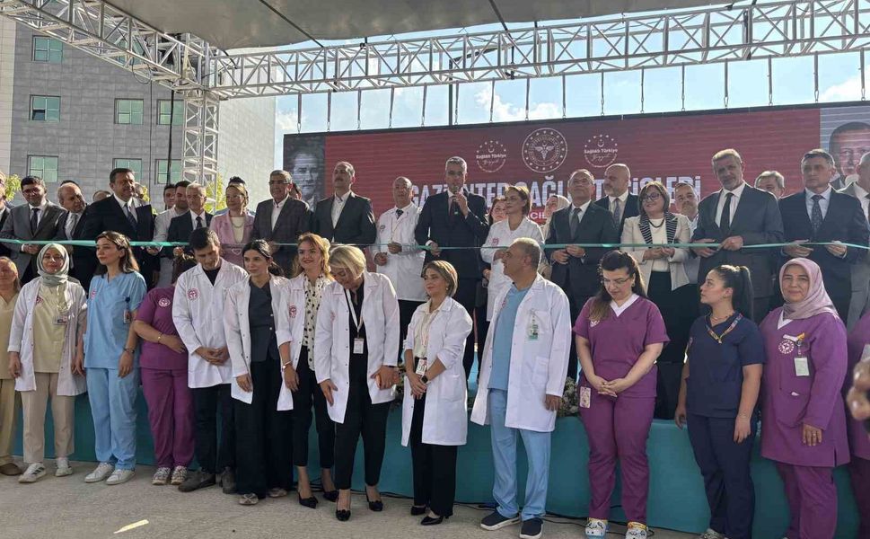 Bakan Memişoğlu: 'Hastanelerimizin yüzde 80'ini yeniledik, yatak kapasitesini 271 binin üzerine çıkardık'