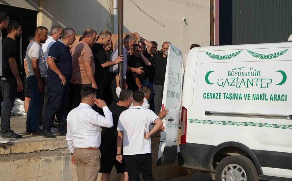 Batan gemide hayatını kaybeden Nihat Balyemez'in cenazesi Gaziantep'e getirildi