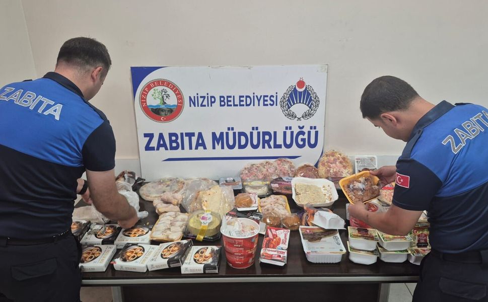 Nizip’te tarihi geçmiş ürünlere geçit yok: Cezalar kesildi, ürünler toplandı