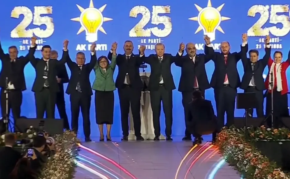 İYİ Parti’den istifa eden Mehmet Mustafa Gürban AK Parti’ye katıldı! Rozetini Erdoğan taktı