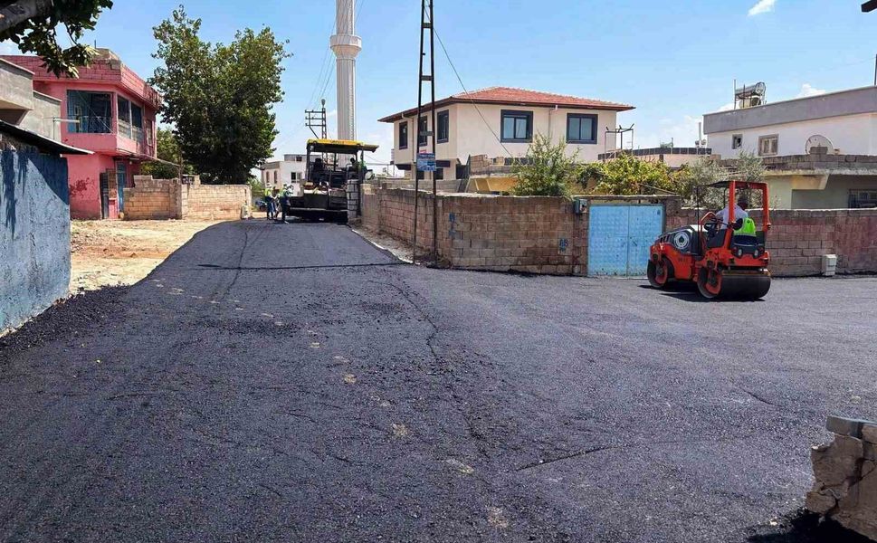 Gaziantep Büyükşehir'in Araban'da sıcak asfalt çalışması sürüyor