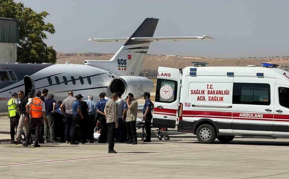 Gaziantep'te bıçaklanan Milletvekili Melih Meriç ambulans uçakla İstanbul'a sevkedildi