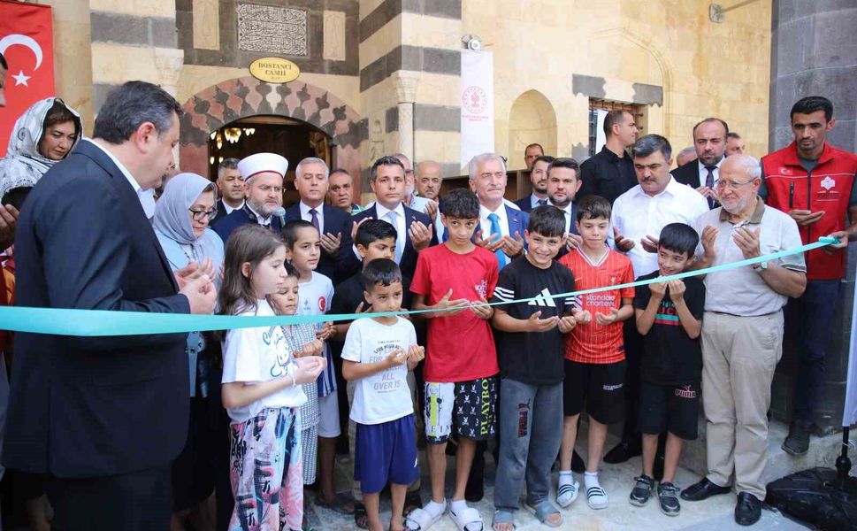 Gaziantep'te depremde hasar gören tarihi Bostancı Camii yeniden ibadete açıldı