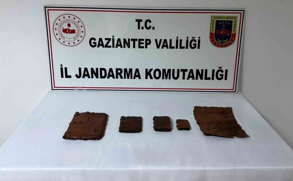 Gaziantep'te deri üzerine İbranice yazılı 5 tarihi eser kitap ele geçirildi: 4 gözaltı