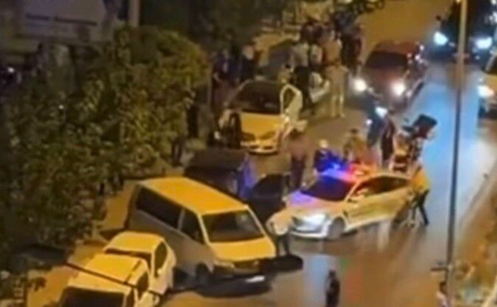 Gaziantep'te 'Dur' ihtarına uymayarak kaçan sürücü, park halindeki 4 araca çarptı