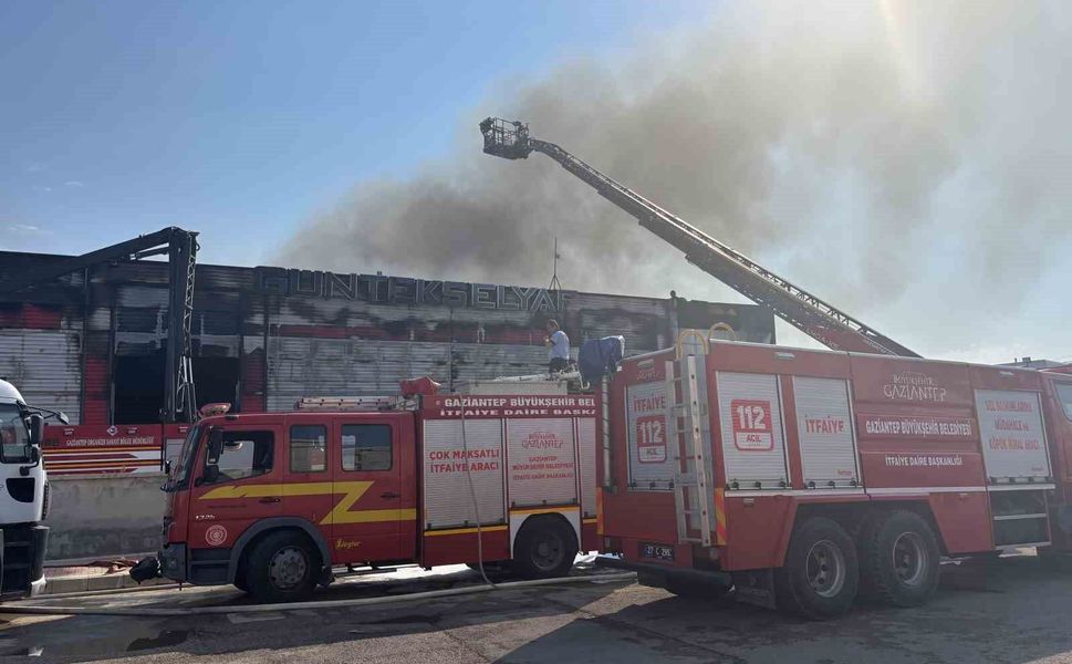 Gaziantep'te fabrika yangını söndürüldü