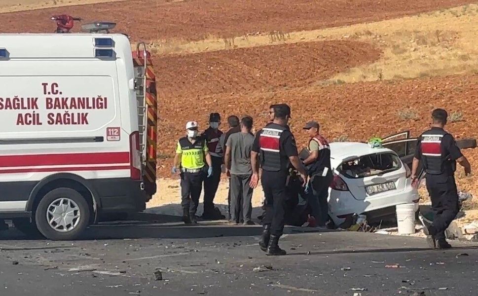 Gaziantep'te iki araç kafa kafaya çarpıştı: 2 ölü, 4 yaralı
