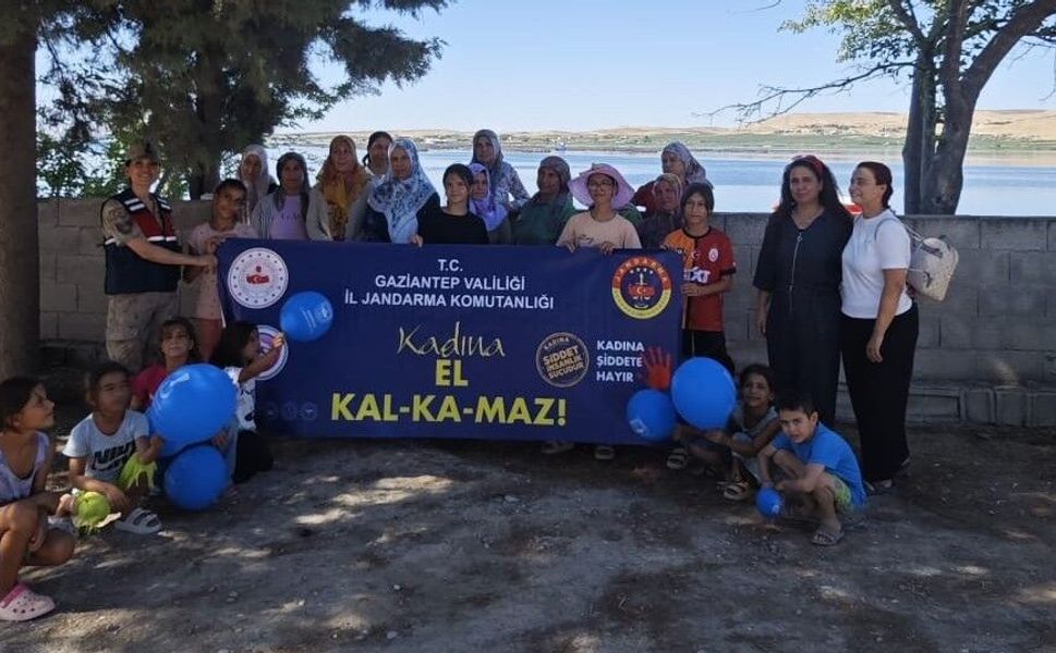 Gaziantep'te jandarma ekipleri KADES uygulamasını tanıttı