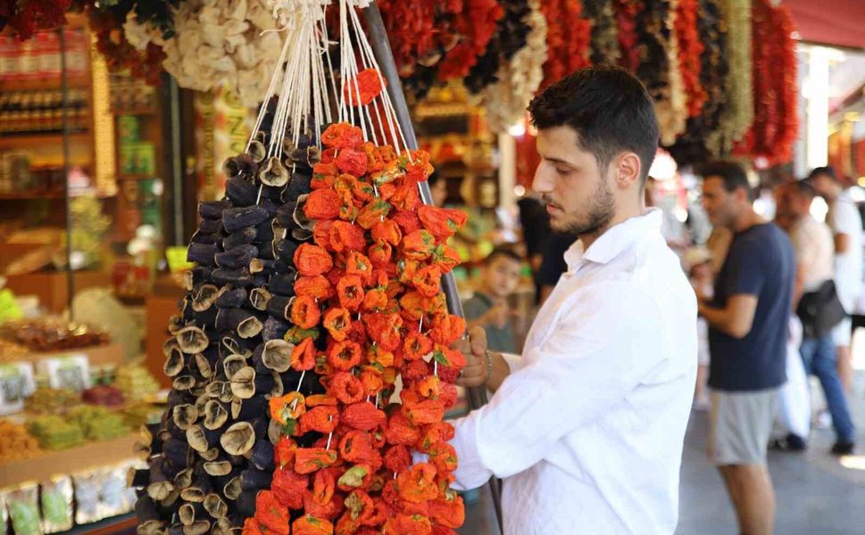Gaziantep'te kurutmalık sebzeler tezgahlarda yerini aldı